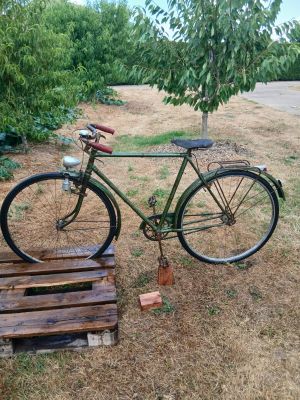 a bike that is parked next to a wooden pallet