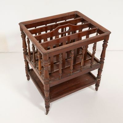 727. Casier à musique Louis-Philippe, en acajou à quatre mon…