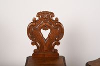 Paire de chaises "escabelles" en chêne mouluré et sculpté, r… (photo 2)
