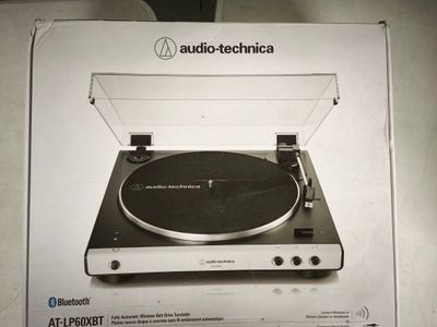 une image représentant une boîte contenant un tourne-disque