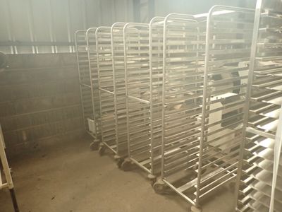 many trays of food that are sitting in a room