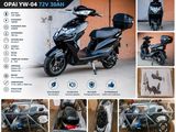 un scooter garé dans un garage