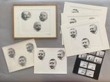 Plusieurs photos en noir et blanc de bébés sont posées sur une table