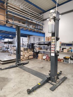 a machine that is sitting in the middle of a room