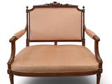 une image représentant une chaise dont le dossier et l'assise sont recouverts de tissu beige