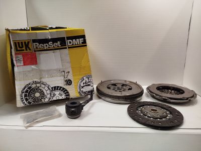 une photo d'une photo d'un kit pour voiture