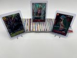 trois jeux de cartes empilés les uns sur les autres
