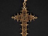 une croix dorée sur fond noir