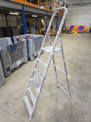 a ladder that is sitting in the middle of a warehouse