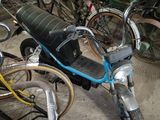 many bikes that are parked in a garage