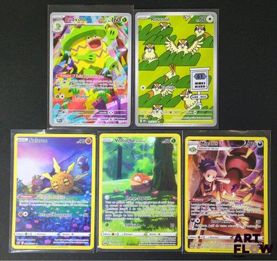 Quatre cartes Pokémon sont posées sur une surface noire