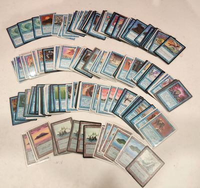 beaucoup de cartes sur la table