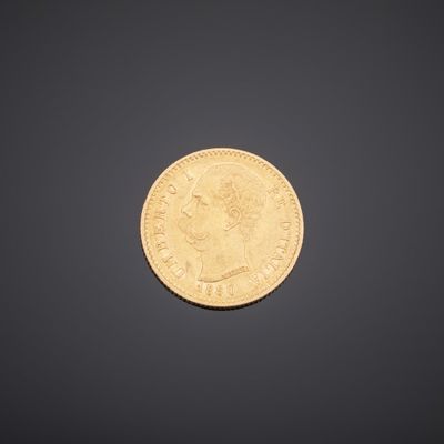 gros plan d'une pièce d'or sur fond noir