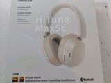 la boîte d'un casque posée sur une table