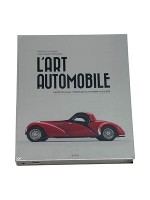 une image représentant un livre sur lequel figure l'illustration d'une voiture de sport rouge