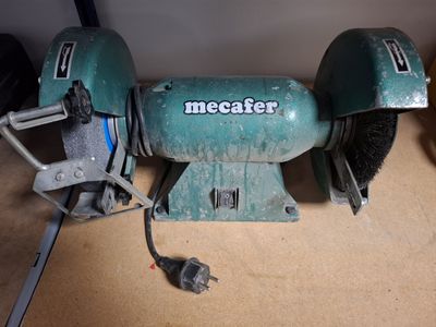 a green machine that is sitting on the floor
