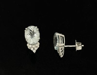 Paire de CLOUS d'oreilles en or blanc 750 mil.