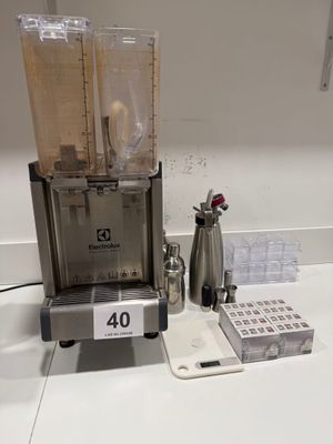 Lot comprenant : - Distributeur de boisson fraiche en inox E… - Photo 1