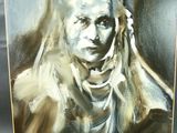 une peinture à l'huile représentant une femme aux cheveux longs portant un collier