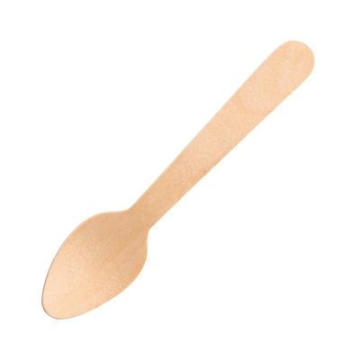 une cuillère en bois avec un manche en bois sur fond blanc