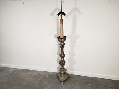 Lampadaire de style Renaissance en métal argenté ou patiné, …