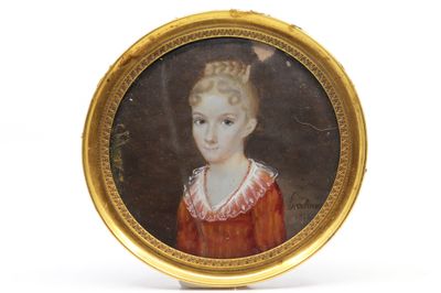 portrait d'une jeune fille en robe rouge, dans un cadre doré