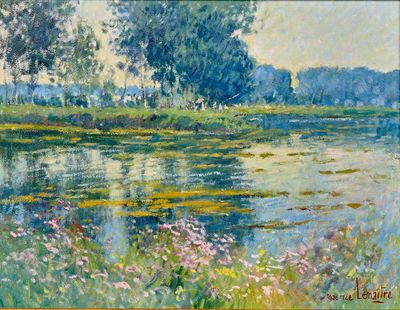 une peinture à l'huile représentant une rivière, avec des arbres et des fleurs au premier plan