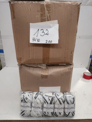 Lot de 200 écharpes Mélodie, coloris blanc et noir, articles…