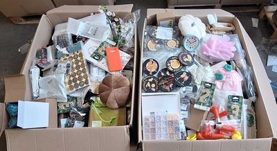 43 / 1 palette de 164 kg de mix (petit coussin, réveil… - Photo 1