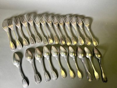 a lot of spoons that are sitting on a table