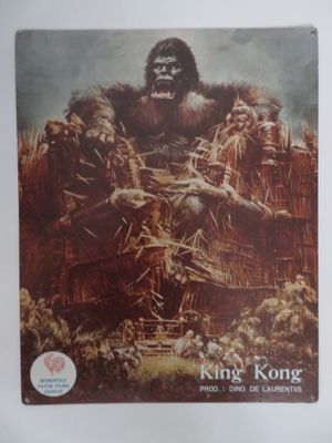 la couverture de « King Kong », avec un gorille géant en arrière-plan