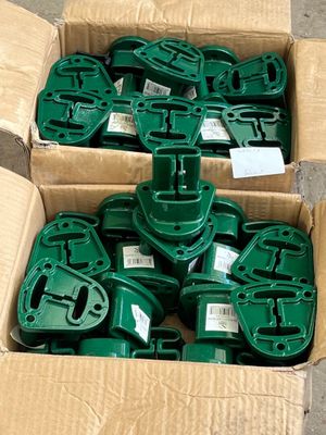 Environ 80 platine a visser sur dalle ou muret pour poteau c…