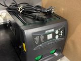 une machine posée sur un comptoir