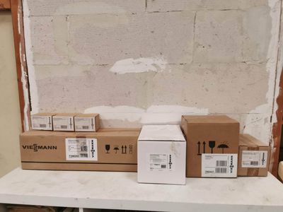 Ensemble de pièces détachées VIESSMANN neuves en carton