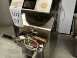 une machine qui contient beaucoup d'objets