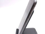a cell phone that is sitting on top of a stand