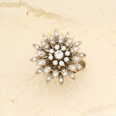 Bague en argent (800e) doublé or 18k (750e) stylisant une fl…