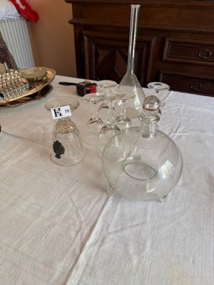 Lot de verreries diverses dont globe-mouche
