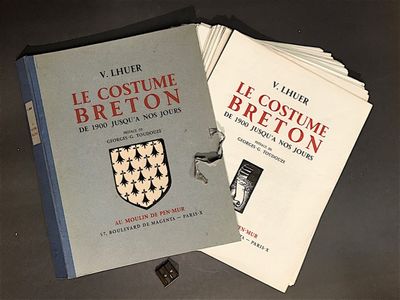 un grand nombre de livres posés sur une table