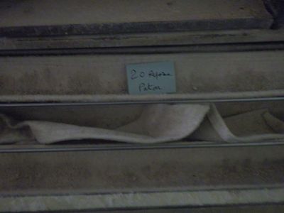 un panneau dans les escaliers qui indique qu'il est temps de partir