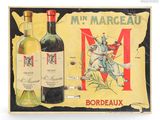 deux bouteilles de vin et une bouteille de vin posées sur une table