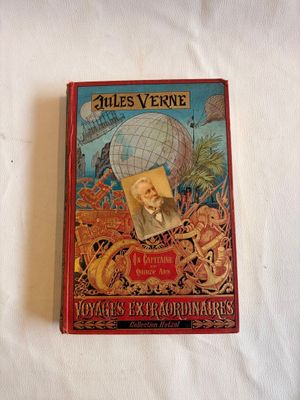 un livre sur la couverture duquel figure la photo d'un homme dans une montgolfière