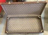 Une valise ancienne de voyage en bois à revêtement tissé pei… (photo 3)