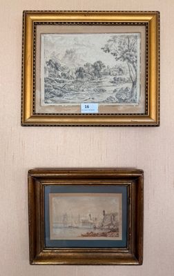 deux photos encadrées représentant un paysage fluvial, accrochées au mur à côté des toilettes