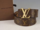 Ceinture Louis Vuitton en cuir marron avec boucle dorée