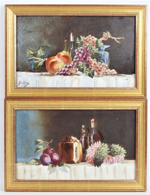 deux tableaux représentant des fruits et des fleurs posés sur une table, avec un vase