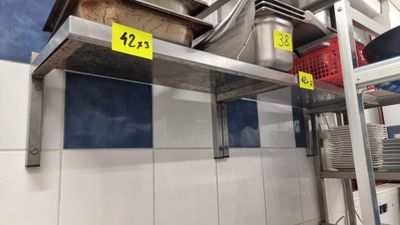 3 étagères murales en inox. 60 x 33 cm