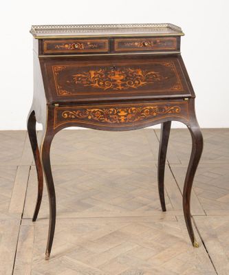 Petit bureau de dame en placage de palissandre à décor marqu…