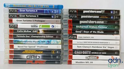 un grand nombre de jeux vidéo empilés les uns sur les autres