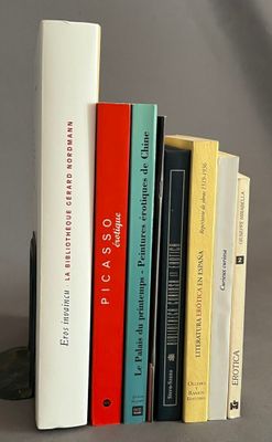 un grand nombre de livres empilés les uns sur les autres